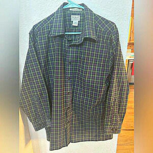 LL‎ Bean wrinkle resistant plaid men’s button up shirt. Size: Large - Reg.